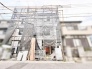完成に向けて着々と工事が進む様子に、新しい暮らしへの期待が高まる佇まいです。