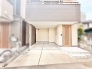 落ち着いた色合いの外観とすっきりと整えられたアプローチが心地よい日常を演出します