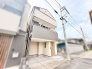 街並みに調和する洗練された佇まいが、心地よい日常の始まりを予感させます。