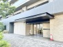 洗練されたデザインと落ち着きのある佇まいが訪れる人を心地よく迎える空間