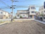 青空が広がり心地よい風が吹き抜ける開放的な敷地で新しい暮らしの構想が広がります