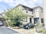 豊かな緑の木々に包まれ、穏やかな時間が流れる落ち着いた佇まいの住まい。