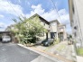 緑豊かな植栽が穏やかな日常を演出する、ゆとりある佇まいの住まいです。