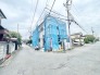 落ち着いた住環境に佇む、新しい生活の始まりを静かに予感させる佇まい。