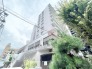 街並みに調和する洗練された佇まいが、穏やかな日常の始まりを予感させます。