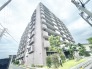 街並みに美しく溶け込む、落ち着いた佇まいと洗練された外観デザインが日常に心地よさをもたらします。