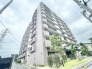 洗練された佇まいが街並みに溶け込む、落ち着きと安心感のある住まい