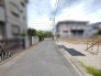 穏やかな空気が流れる落ち着いた住環境に寄り添う心地よいアプローチ道
