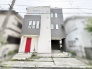 洗練された外観デザインに鮮やかなアクセントカラーが映える佇まいです。