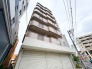 街並みに溶け込む洗練された佇まいが、穏やかな日常の始まりを予感させます