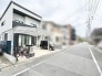 穏やかな空気が流れる落ち着いた街並みに調和する洗練された佇まい