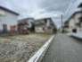 周囲の街並みと調和しながら穏やかな時間が流れる落ち着いた空間
