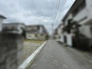静かな住宅街に佇む、穏やかな日常を包み込むような落ち着いた雰囲気が漂う周辺環境です。