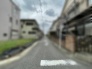 穏やかな住宅街に溶り込む、静けさと安心感が漂う暮らしの風景。