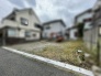 周囲の落ち着いた街並みに溶け込む、ゆとりある敷地が心地よい時間を予感させます。
