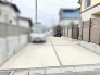 すっきりと整えられた外構が心地よい、スムーズに出入りできるゆとりのある駐車スペースです。