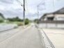 静かな空気が流れる落ち着いた住環境に寄り添う穏やかな前面道路
