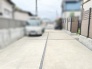 すっきりと整えられた余裕のある駐車スペースが毎日の暮らしをスムーズにサポートします