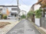閑静な住宅街に佇み、日々の暮らしに穏やかな安らぎをもたらす心地よい住環境が広がります。