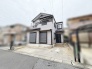 落ち着いた色合いの佇まいが周囲の街並みに自然と馴染む住まいです