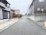 穏やかな時間が流れる落ち着いた住環境とゆとりある前面道路の佇まい