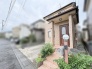 穏やかな街並みに溶け込む落ち着いた佇まいが、日々の暮らしに心地よいくつろぎをもたらします