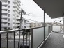 開放感のある広々としたバルコニーからは周囲の景色を一望できます