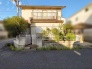 青空の下に佇む、緑豊かな植栽と穏やかな風情が心地よい住まい