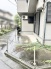静かな佇まいが心地よい、落ち着いた雰囲気に包まれたアプローチ周辺です。