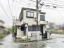 周囲の環境に穏やかに馴染む落ち着いた佇まいの住まい