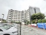 街並みに溶け込む落ち着いた佇まいは、心地よい日常の始まりを予感させます