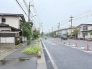 穏やかな空気が流れる閑静な住宅街に佇み、日々の暮らしにしっくりと馴染む落ち着いた街並み。