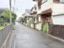 穏やかな空気が流れる閑静な住宅街に佇む、落ち着いた佇まいの住まい
