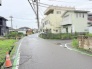 穏やかな日常が流れる落ち着いた住宅街の風景が広がるロケーションです。