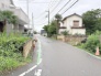 穏やかな空気が流れる閑静な住宅街で、日々の暮らしをしっとりと包み込む落ち着いた佇まいが魅力です。