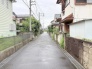 どこか懐かしい落ち着いた空気が漂う閑静な住宅街の風景