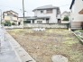周囲の落ち着いた街並みに溶け込む、ゆとりある敷地が新しい物語の始まりを予感させます。