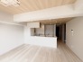 木目の天井が優しいアクセントとなり、穏やかで心地よい時間が流れる空間。