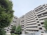 豊かな緑に囲まれ穏やかな時間が流れる落ち着いた佇まいの住まい