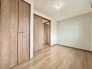 木目の美しい建具が織りなす落ち着きと統一感のある穏やかな空間