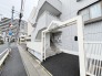 街並みに溶け込む清潔感のある佇まいが日々の暮らしを穏やかに迎えてくれます