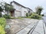緑豊かな植栽と洗練された外観が調和する、穏やかな時間を過ごせる住まい。