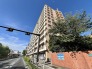 青空に映える堂々とした佇まいは、街並みに調和しながらも確かな存在感を放ちます。