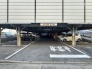 落ち着いたトーンでしっかりと整えられた、使い勝手の良さを感じさせる駐車スペースです。