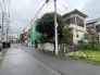 緑豊かな街並みに調和する、落ち着いた佇まいと穏やかな時間が流れる住まい