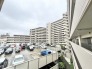 ゆとりある敷地に機能的な動線が確保された落ち着きのある住まい環境です。