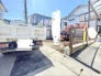 新しい暮らしの始まりへ向けて整えられていく、穏やかな時間の流れる敷地風景。