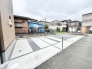 ゆとりある駐車スペースを確保した、すっきりと見通しの良い開放的な空間です。