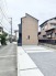 すっきりと整えられた外構と洗練された佇まいが、穏やかな日常の始まりを予感させます。