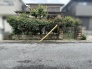 豊かな緑に囲まれ、落ち着いた佇まいを見せる住まいの外観です